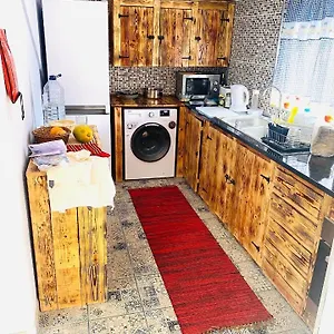 Lovely Newly Refurbished, 1 Bedroom Floor With Sea Views, Fast Wi-fi Cable Tv And Netflix Appartement